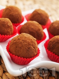 Домашни бонбони (топчета, трюфели) с шоколад, масло, орехи и какао - снимка на рецептата